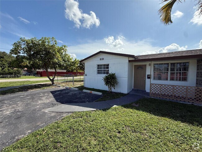 Building Photo - 1101 NW 55th Ave Unit A Rental