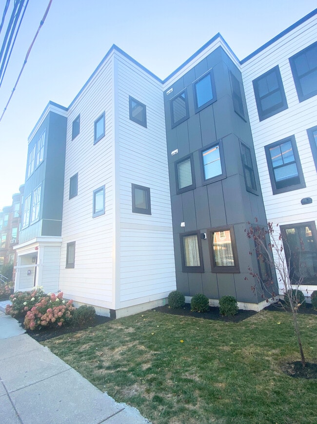 Building Photo - 173 Magnolia St Unit 4 Rental