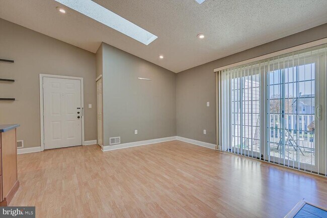 Photo - 268 Kempsey Dr