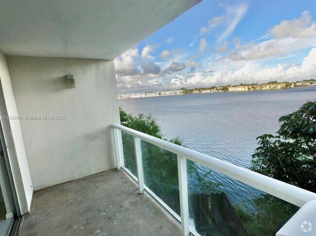 Building Photo - 1301 NE Miami Gardens Dr Unit 202W Rental