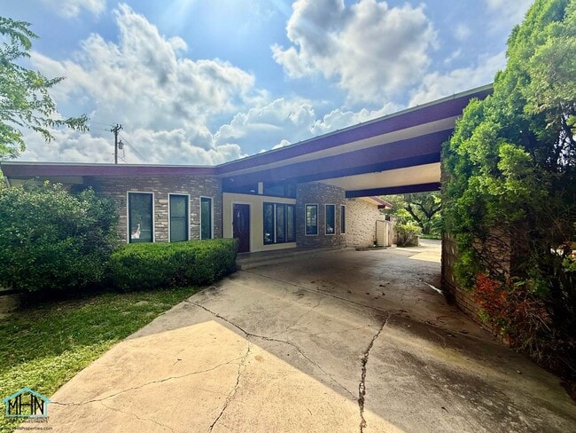 Photo - Architectural Beauty with Exceptional Character and Space Near West Ave., Vance Jackson & Loop 410!