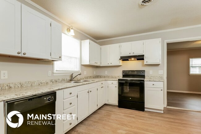 Photo - 2349 Swindon Ln