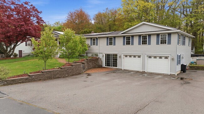 7 Crestwood Rd