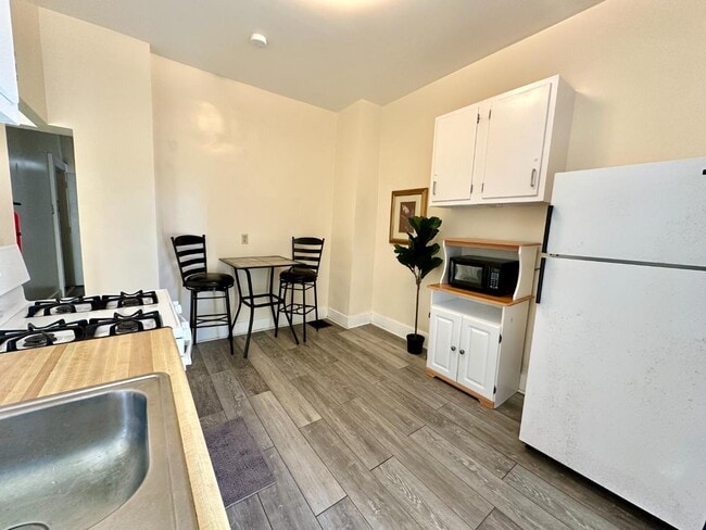 Building Photo - 1501-03 13th Ave