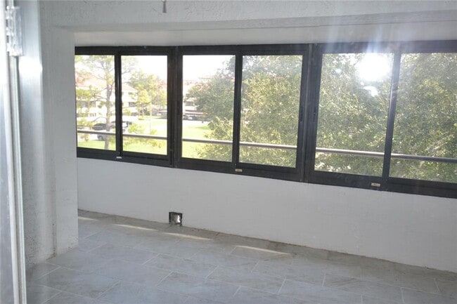 Photo - 2585 Countryside Blvd