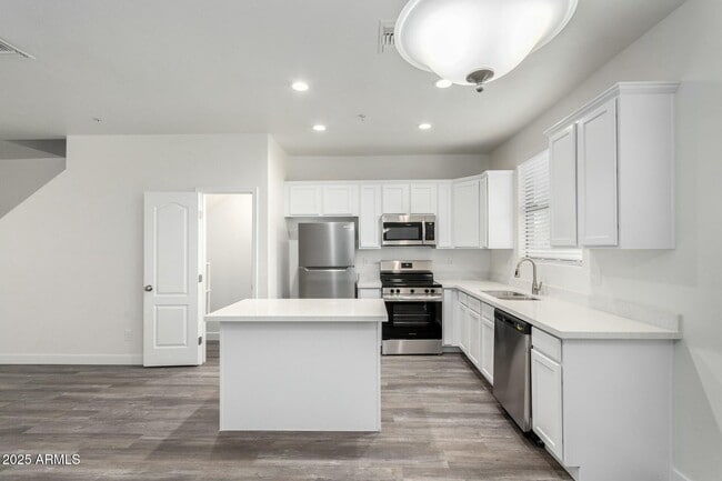 111 W Beth Dr