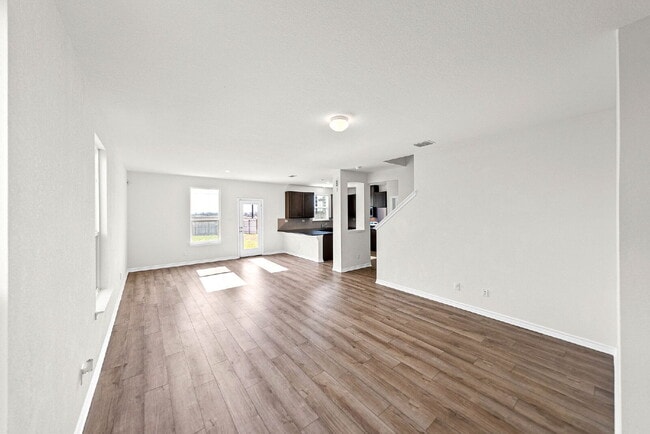 Photo - 1 MONTH FREE RENT WITH 18 - 24 MONTH LEASE!!! AVAILABLE THROUGH MARCH ONLY!