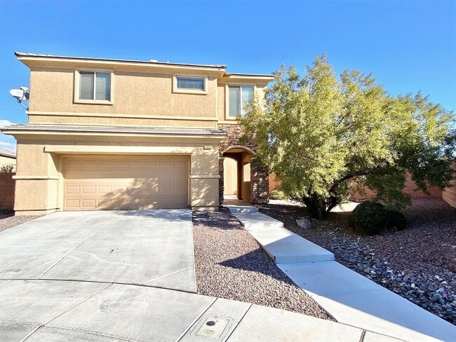 Building Photo - BEAUTIFUL 3 BEDROOM HOME WITH LOFT LOCATED...