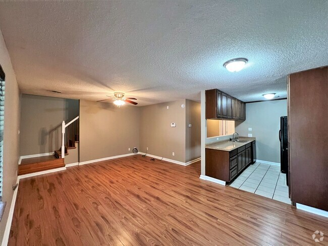 Building Photo - TOTALLY UPDATED 2 BEDROOM CONDO IN NORTHWE...