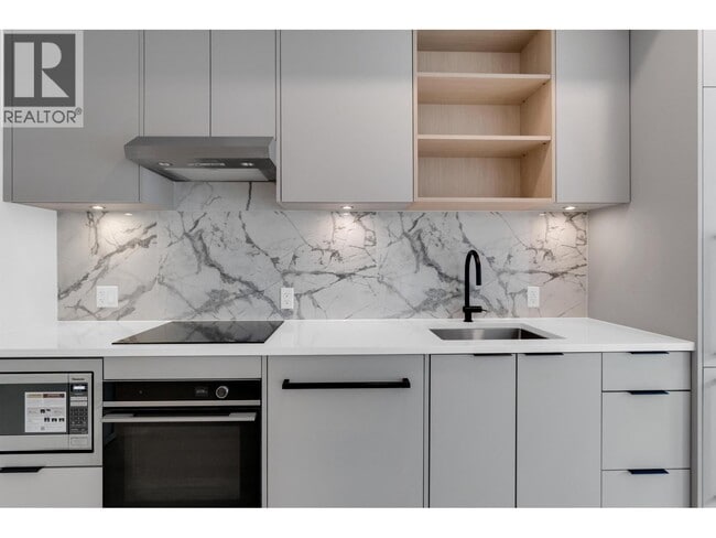 422 E 3rd St Unit 2XX