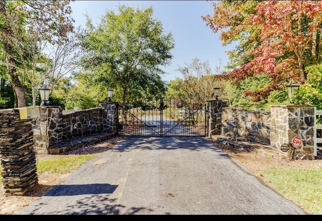Photo - 2017 Gregg Rd House