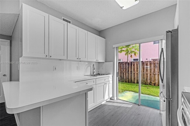 Photo - 8021 Lake Dr