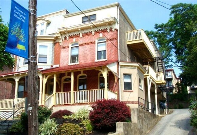 Building Photo - 811 N Van Buren St Unit Van Buren Apt. 1