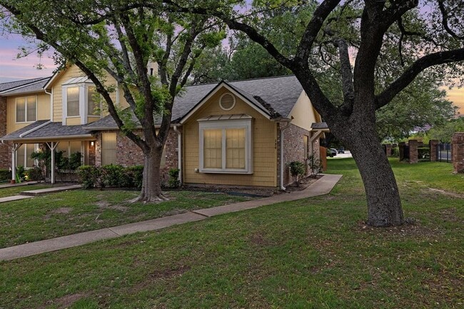 Building Photo - 11901X Swearingen Dr Unit 130