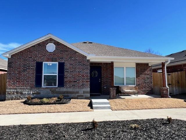 Lovely home on a hill - love the view from this front porch! - 2472 N Raven Ln (Fayetteville, AR)