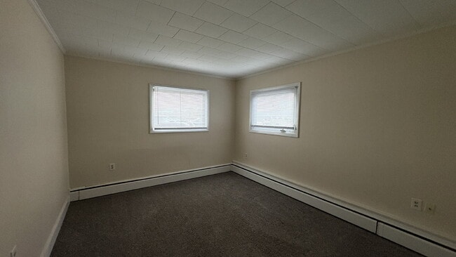 Photo - 3 Bedroom, 1 Bath Apartment with Southern Exposure. Unit 1