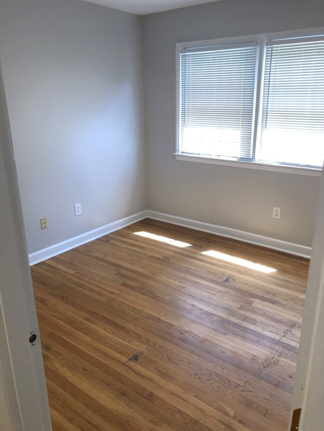 Photo - BIG House & BIG Fenced Yard. Plus Master S...