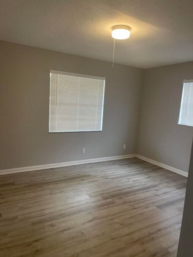 4425 Steven Road W
