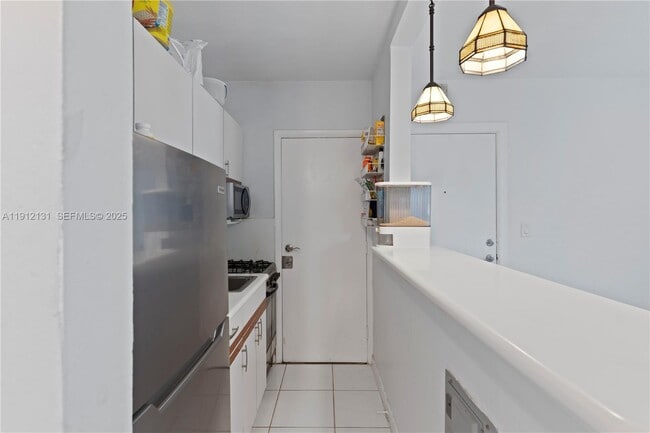 Building Photo - 6310 SW 79th St Unit 1