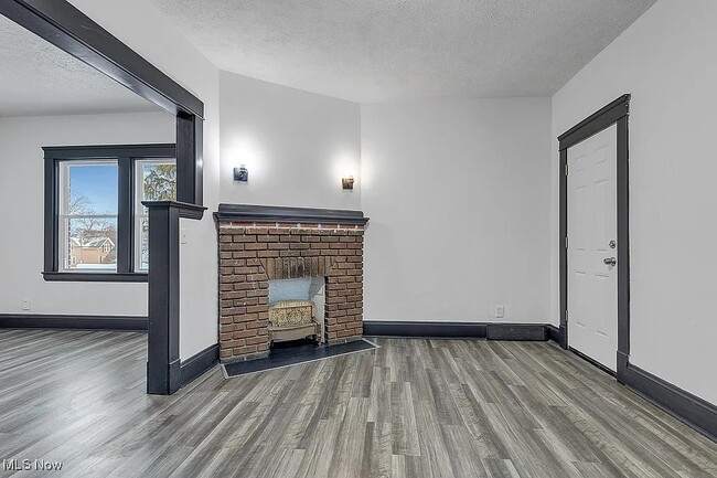 Building Photo - 1064 E 78th St Rental