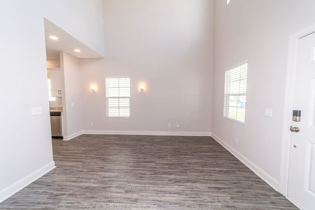 Photo - 155 Promenade Pl