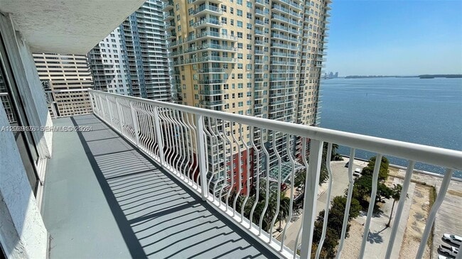 Building Photo - 1200 Brickell Bay Dr Unit 1702