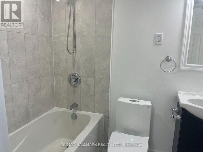 Photo - 29 Savona Dr