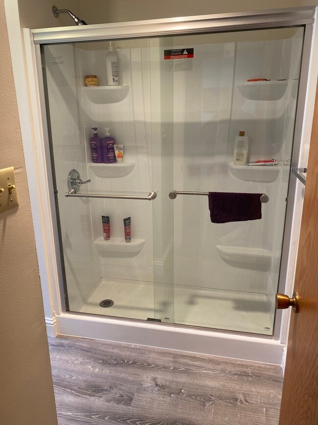 Remodeled bathroom - 2208 Sonoma Ave Unit 5