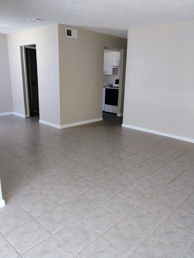 Photo - 1714 Cedar Lake Dr Unit B