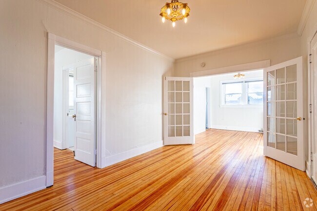 2BR, 1BA - 963SF
