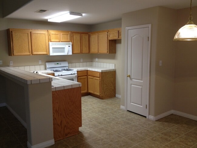 Photo - Beautiful NW Home 5 bed/2 bath $2750 Depos...