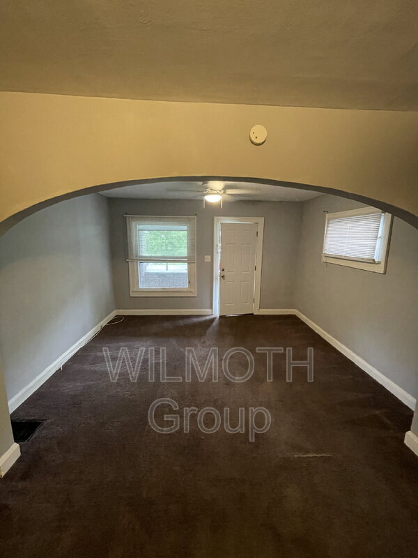 Photo - 890 N Gladstone Ave