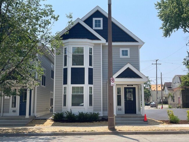 Photo - 1707 W State St