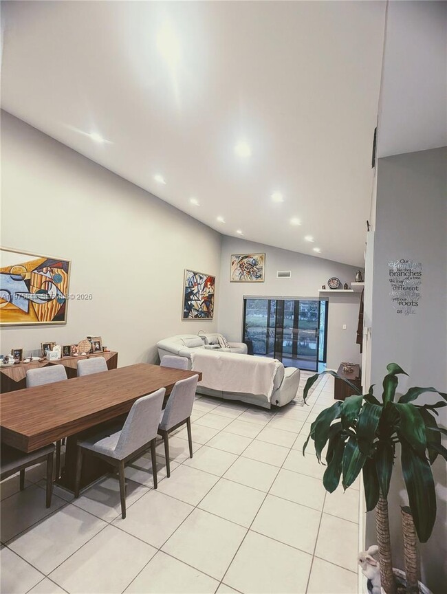 Photo - 679 Racquet Club Rd