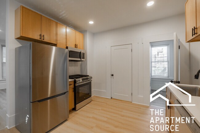 Photo - 2301 N Leavitt St Unit 1