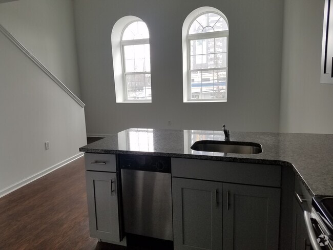 Building Photo - 2231 Bryn Mawr Ave Rental