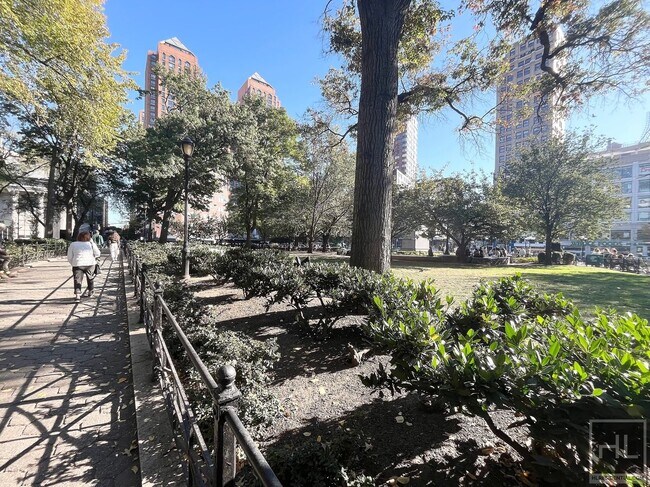5 AVENUE