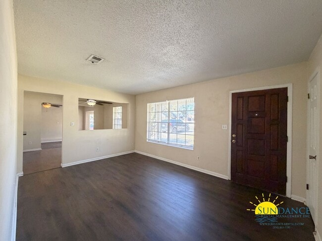 Photo - 3 Bedrooms Home With a Pool