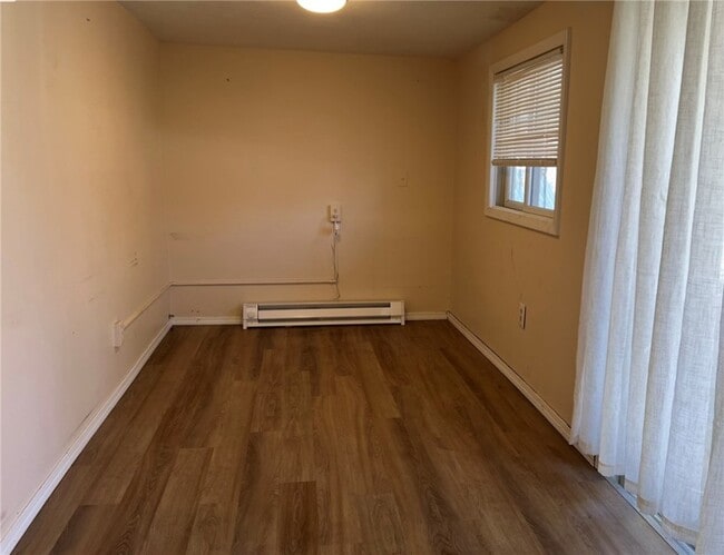 Photo - 404 Perry St