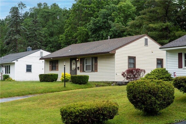 Photo - 8 Mapledale Rd House