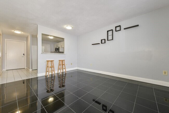 Photo - 900 Governors Dr Unit 3