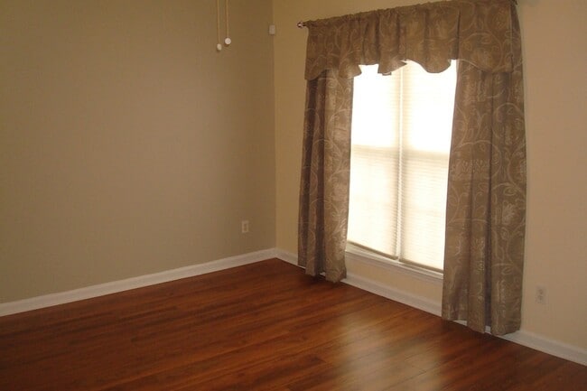 Photo - 425 Reavis Ave