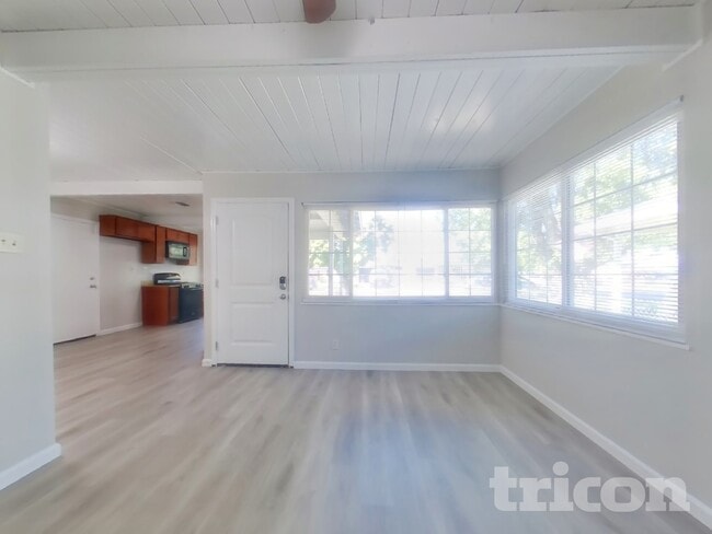 Photo - 1475 Knights Row