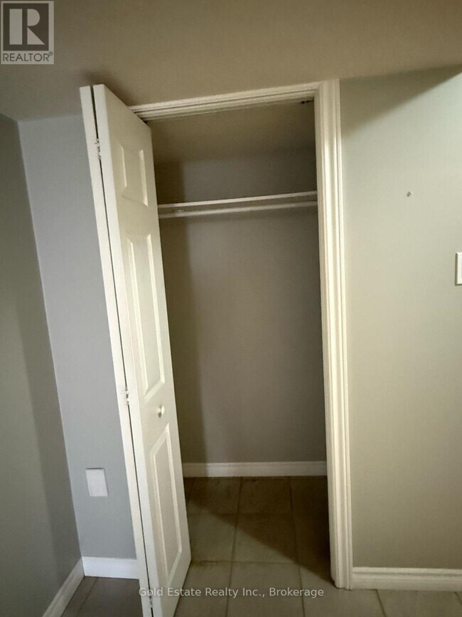 Photo - 1387 Marshall Crescent