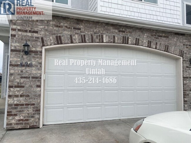 Photo - Cozy 3 Bedroom 2 1/2 Bath townhome in Fox Run