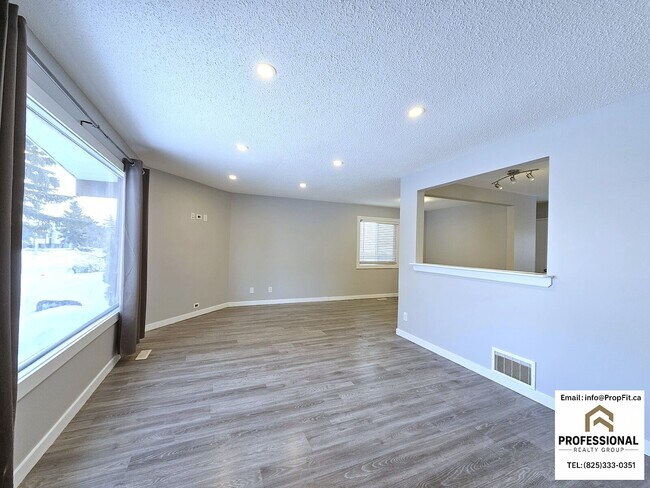 Photo - 4308 70 St NW