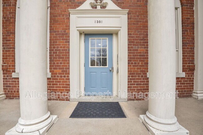 Photo - 1301 E Abingdon Dr