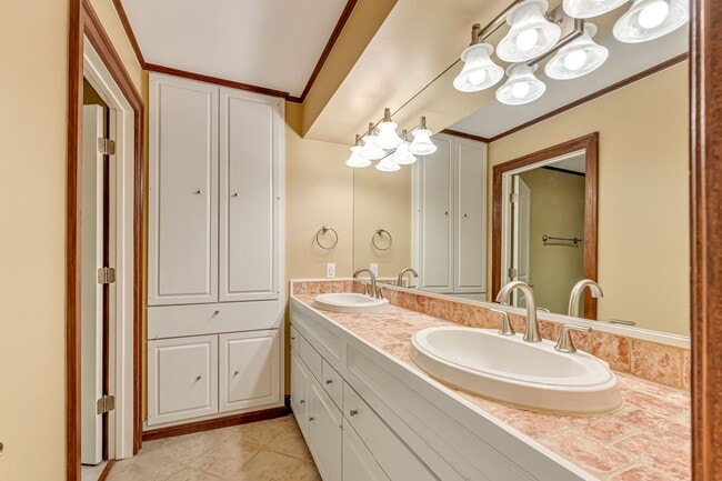 Photo - 516 S Post Oak Ln Unit 18