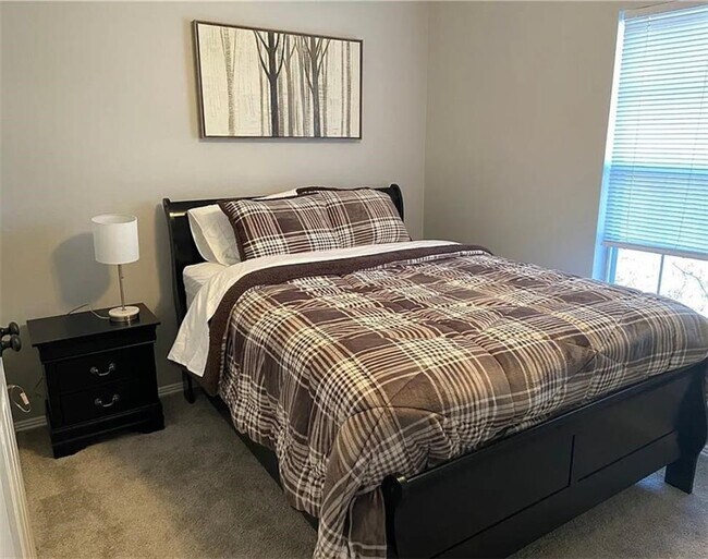 Photo - 826 W Peachtree Dr