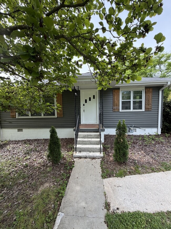 Building Photo - 2116 Rockland Dr